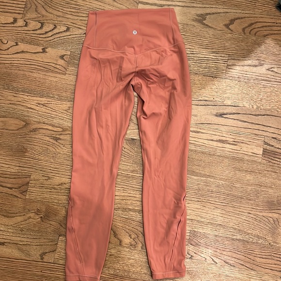 Lululemon pink 25 inch leggings size 6 with leg detail - Picture 2 of 4